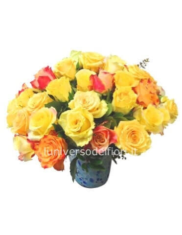 boquet rotondo  con rose e fiori mix colori giallo e arancio