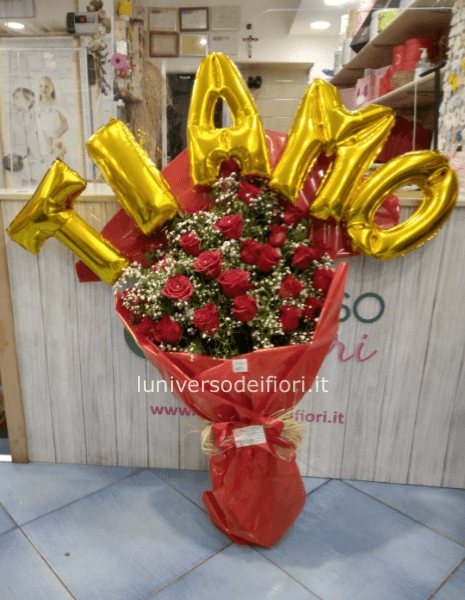 Super Fascio con 11 rose e scritta TI AMO