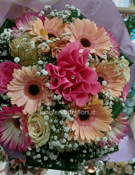 Bouquet con rosa a forma di diamante medio