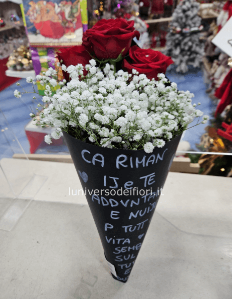 Cono rosa con scritta e colore personalizzabile, 3 rose