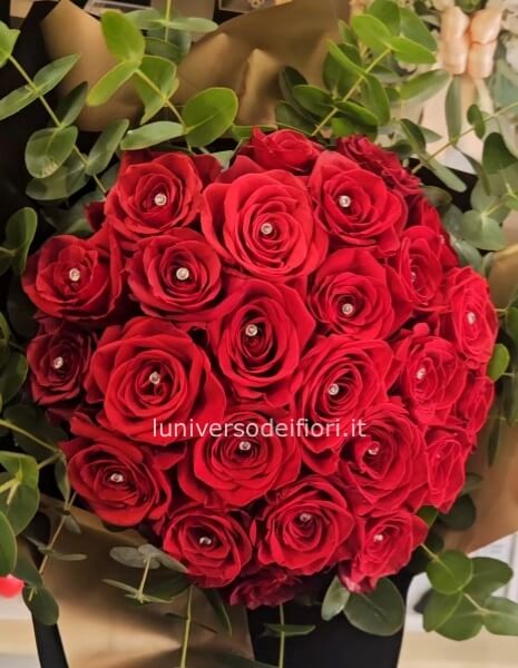 54,99 EuroBouquet rotondo con 15 rose rosse
