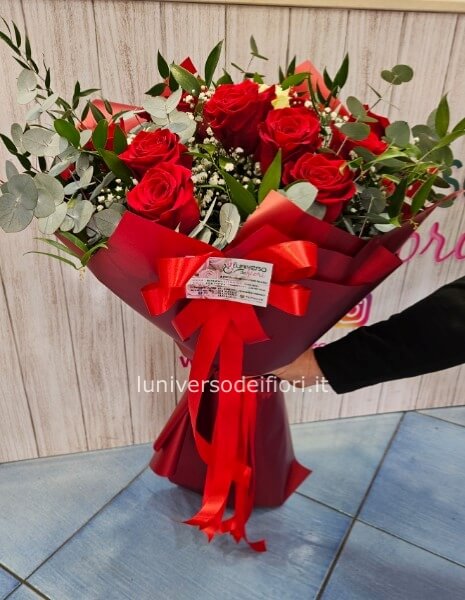 Bouquet rotondo lungo con 13 rose a stelo lungo