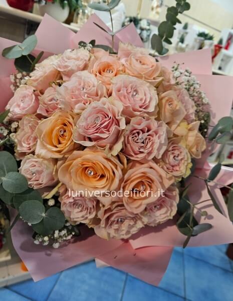 29,99 euro bouquet rotondo  con 15 rose rosa
