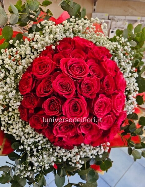 50 rose rosse boquet compatto