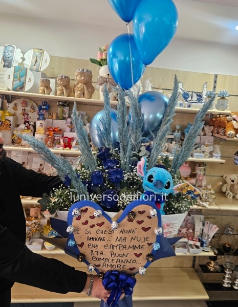 179,99 Euro Fascio Stich con Peluche  di Stich e Rose Blu