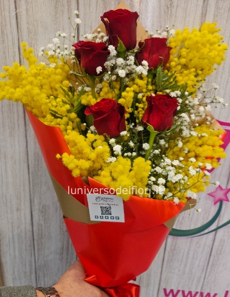 35 euro Fascio 5 rose rosse e mimosa
