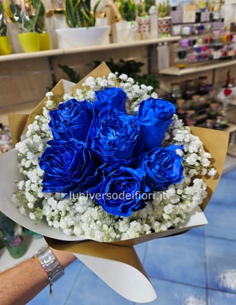 29.99 Euro Bouquet con 7 rose blu
